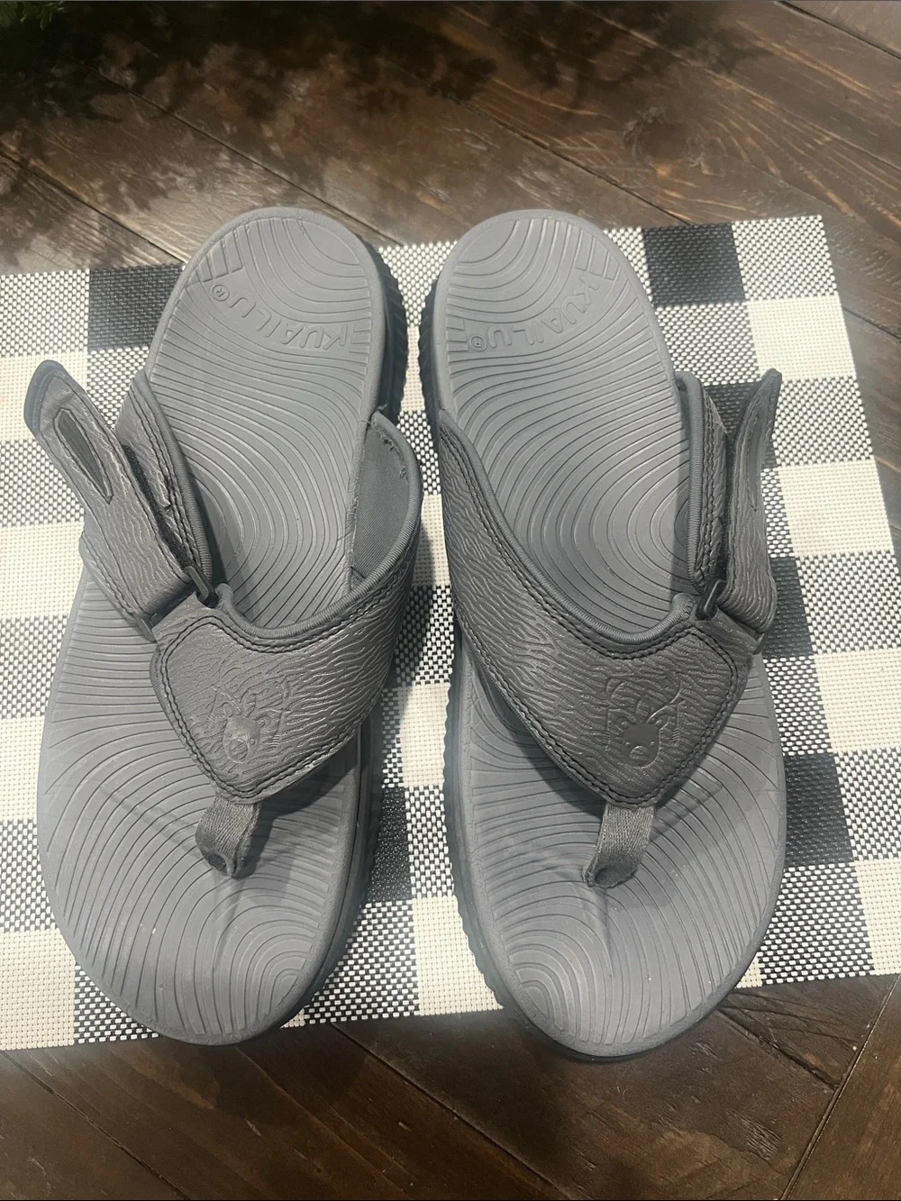 Gray Men's Thong Sandals with Textured Footbed